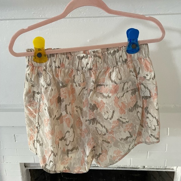 NWT FP Movement Free People In the Wild Shorts Printed XS - Picture 3 of 5